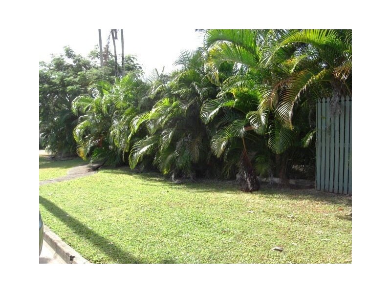 7 Smart Street, Mooroobool QLD 4870