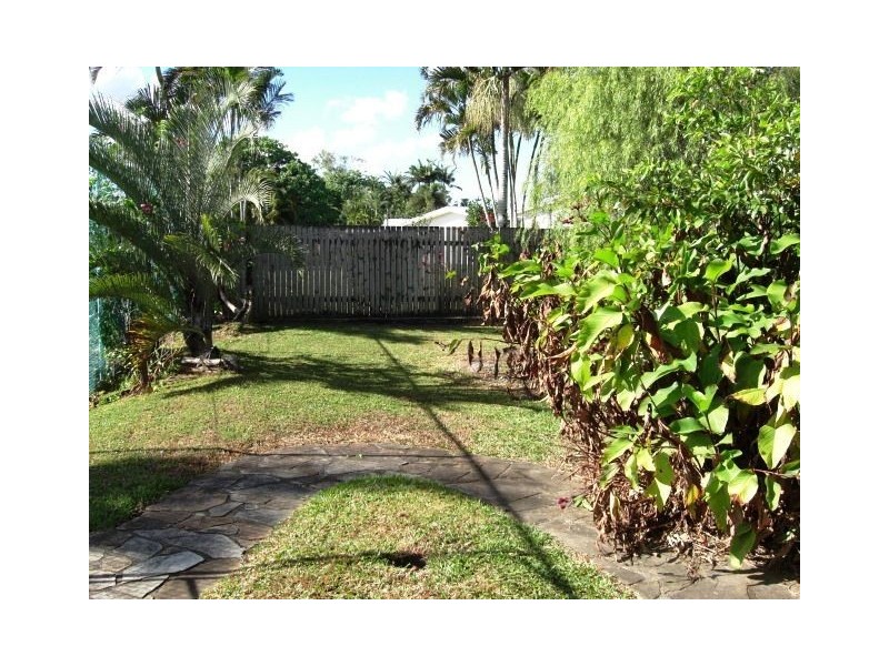 7 Smart Street, Mooroobool QLD 4870