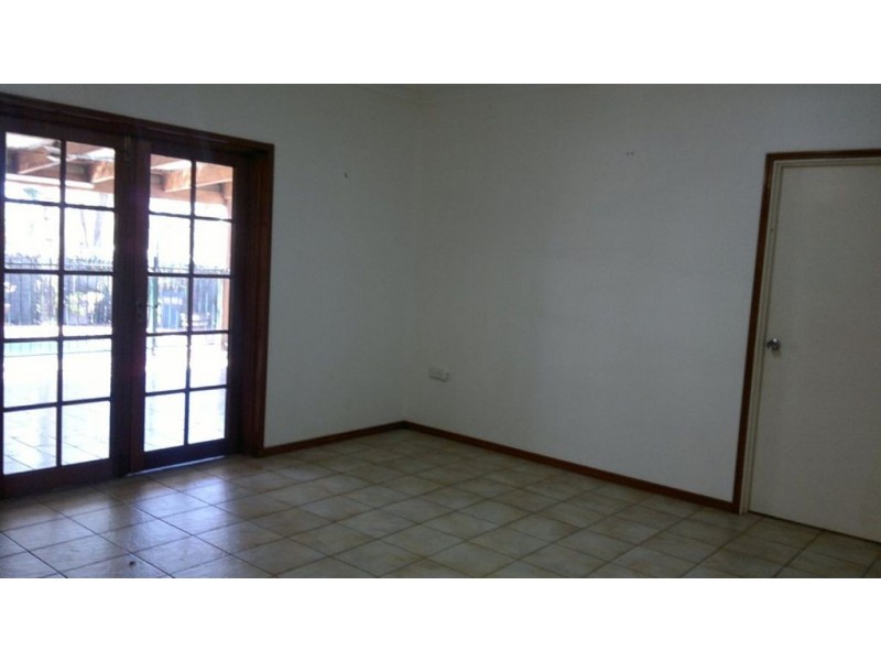 6 Rosewood Close, Redlynch QLD 4870