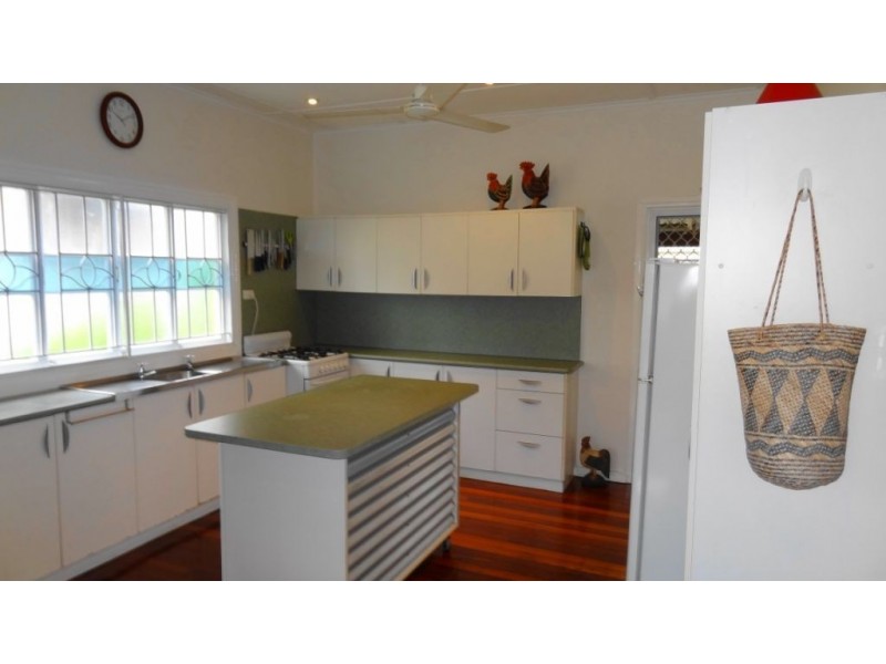 23 Collinson, Westcourt QLD 4870