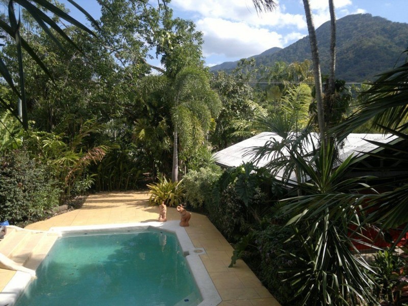 8 Romney Street, Kamerunga QLD 4870