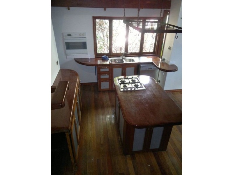 8 Romney Street, Kamerunga QLD 4870