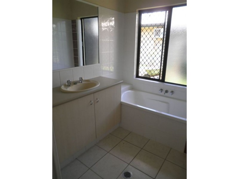 4 Picnic, White Rock QLD 4868