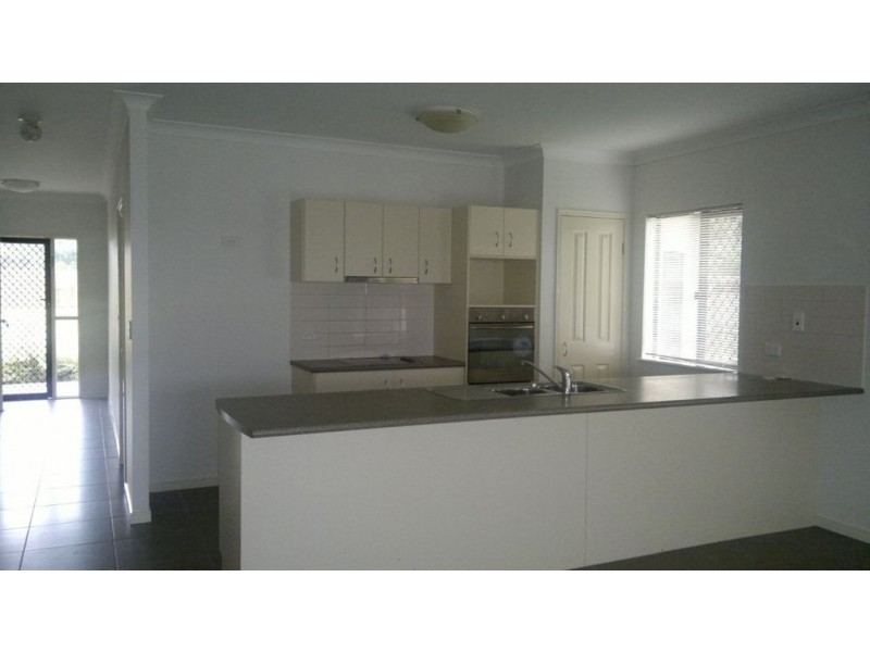 6 Calvert Close, Bentley Park QLD 4869