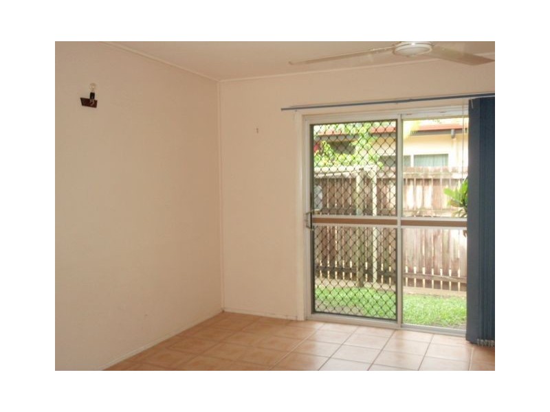 1/11 Sandown, Woree QLD 4868