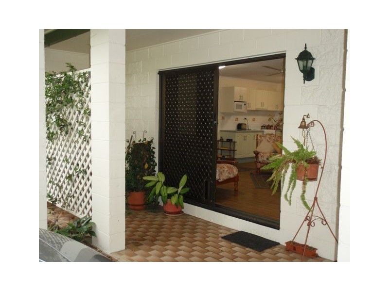 37 Sunflower Street, Mooroobool QLD 4870