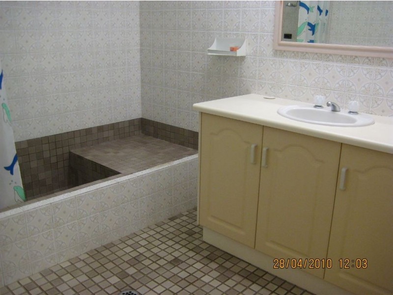 37 Sunflower Street, Mooroobool QLD 4870