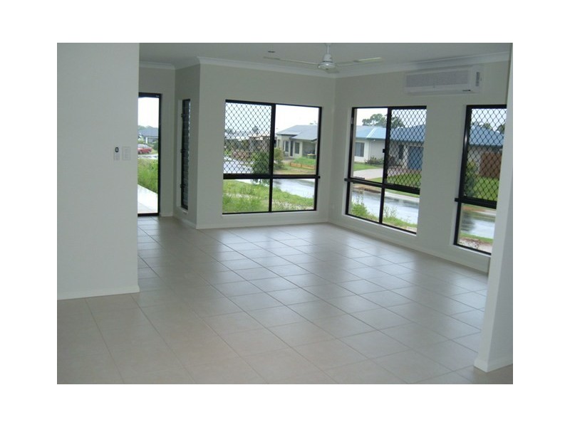 14 Bundey Street, Bentley Park QLD 4869