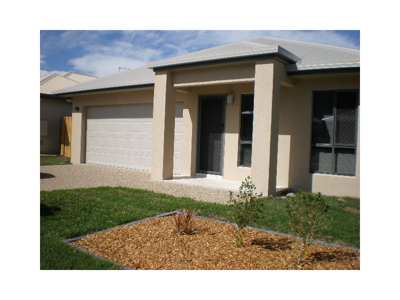 11 Roderick Street, Bentley Park QLD 4869