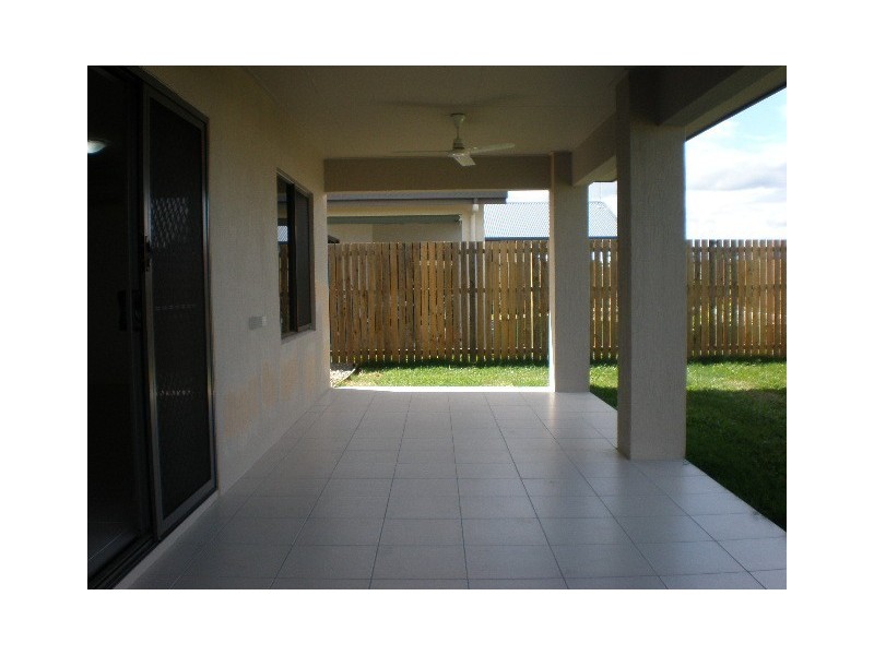 11 Roderick Street, Bentley Park QLD 4869