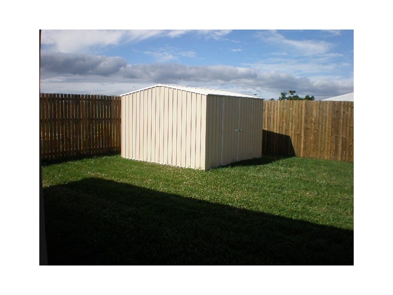 11 Roderick Street, Bentley Park QLD 4869