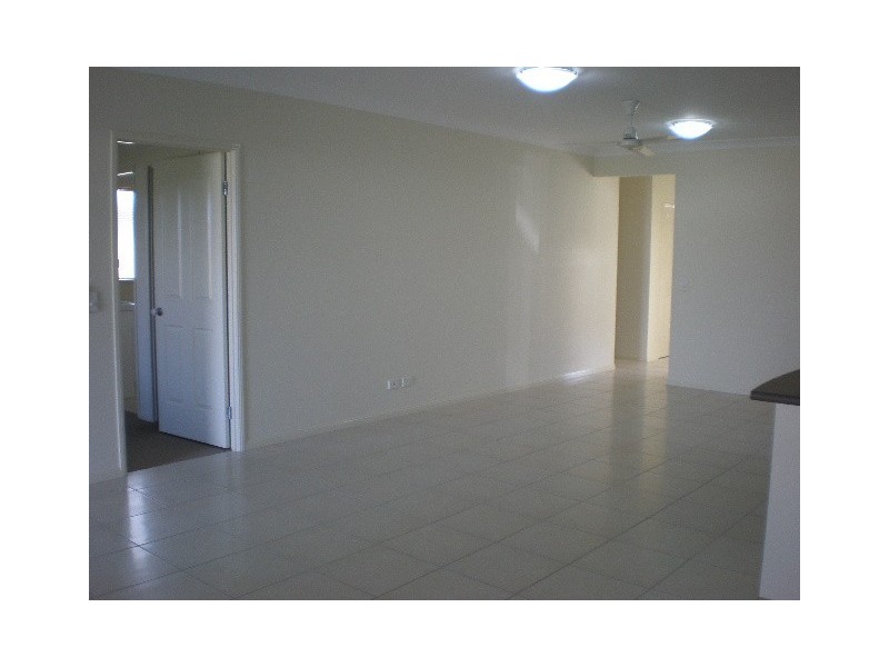 11 Roderick Street, Bentley Park QLD 4869