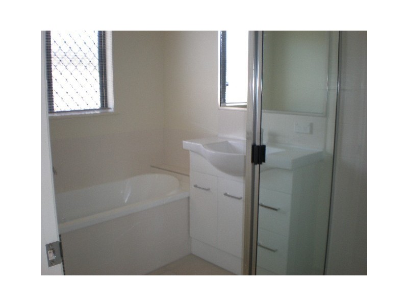 11 Roderick Street, Bentley Park QLD 4869