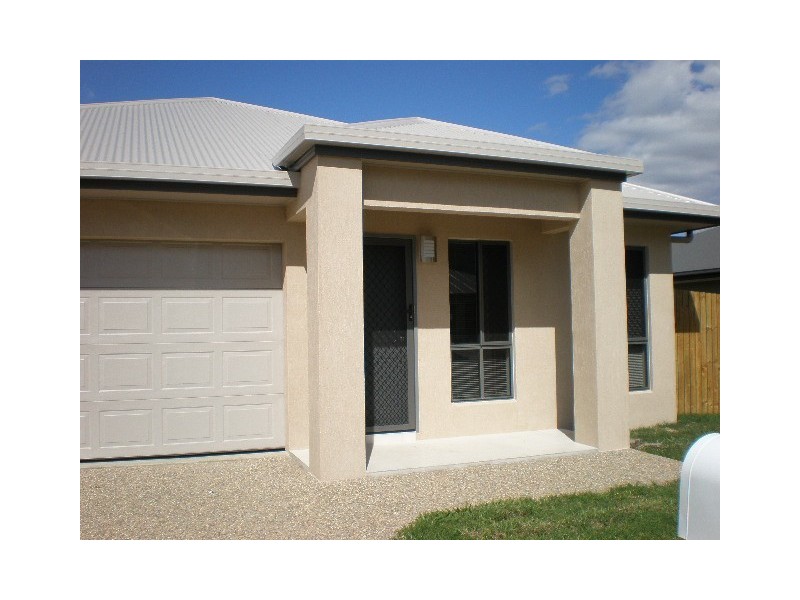 11 Roderick Street, Bentley Park QLD 4869