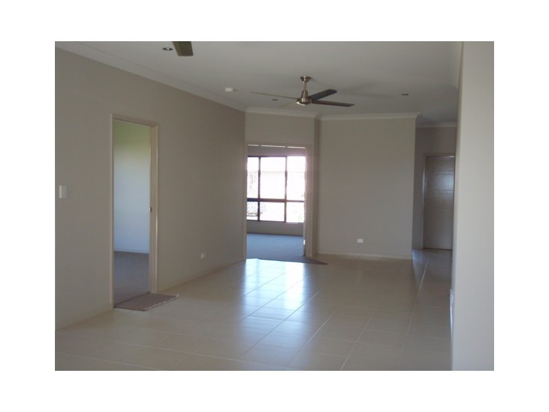 7 Botany Avenue, Redlynch QLD 4870