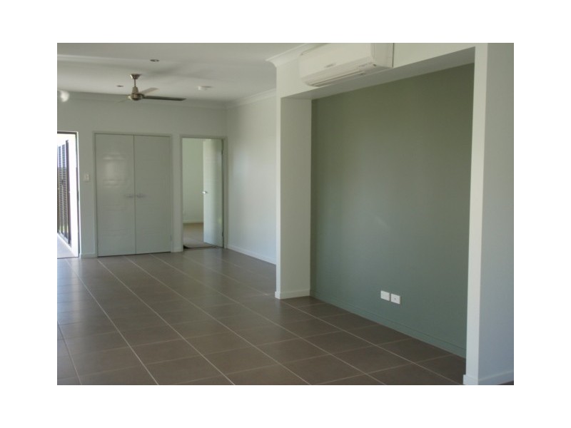 9 Botany Avenue, Redlynch QLD 4870
