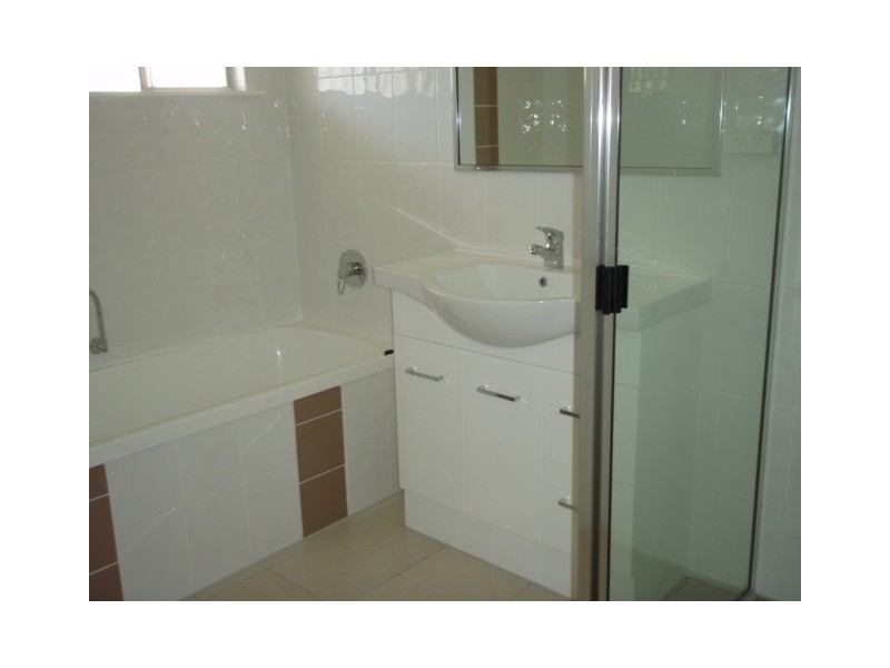 65 Mann Street, Westcourt QLD 4870