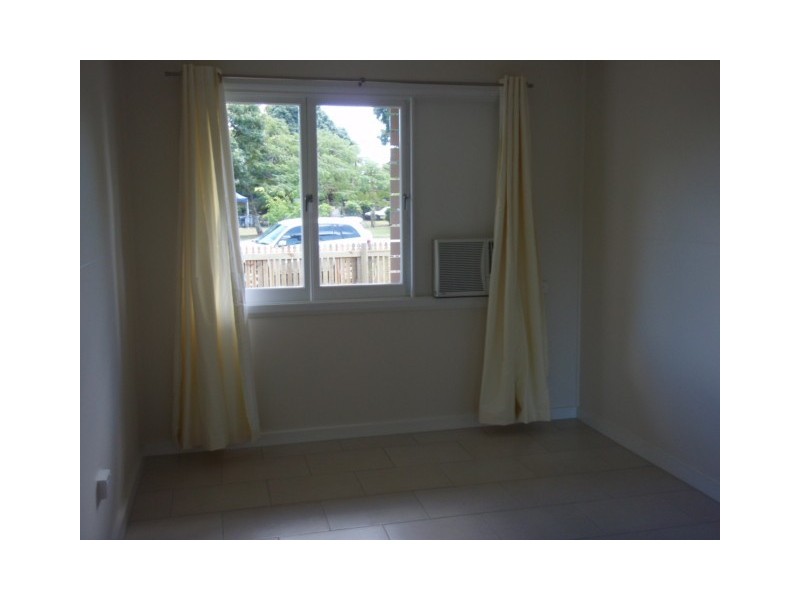 65 Mann Street, Westcourt QLD 4870