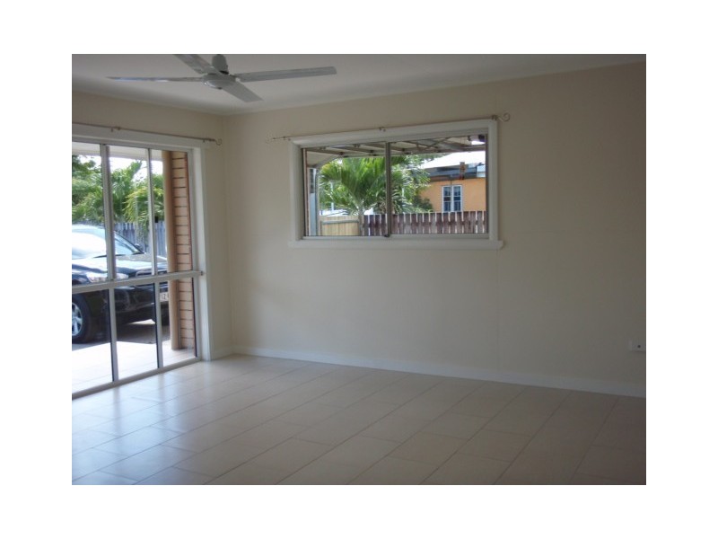 65 Mann Street, Westcourt QLD 4870