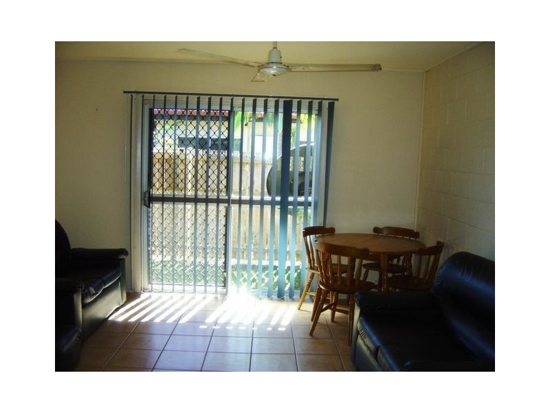 2/11 Sandown Close, Woree QLD 4868