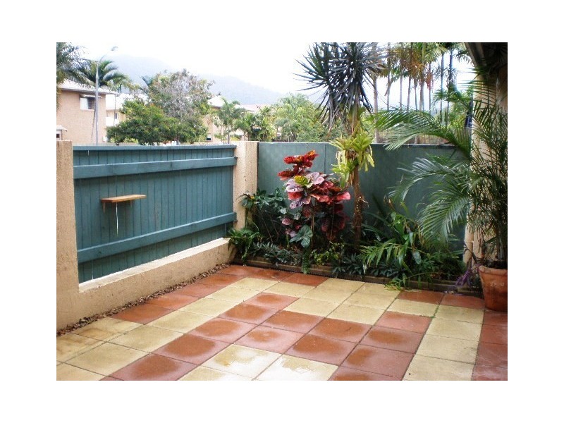 9/2 Grantala Street, Whitfield QLD 4870