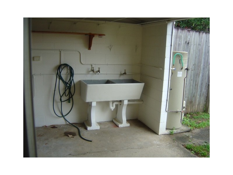 2/233 Buchan Street, Westcourt QLD 4870