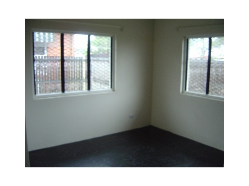 2/233 Buchan Street, Westcourt QLD 4870