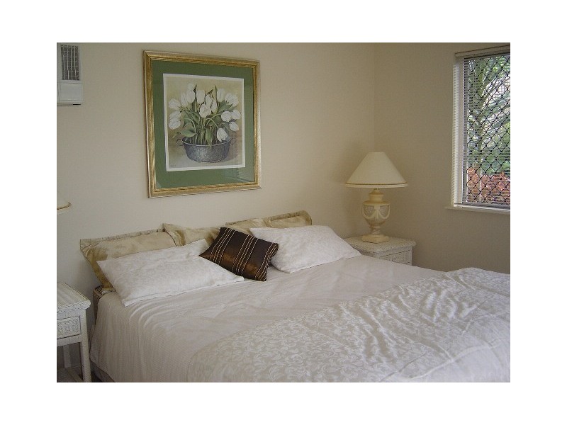 2 Kendall Street, Cairns QLD 4870