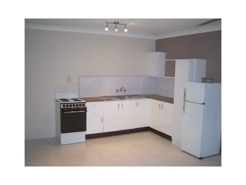 2/34 Creedy Street, Westcourt QLD 4870