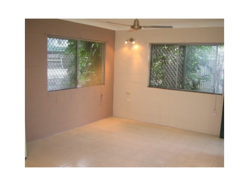 2/34 Creedy Street, Westcourt QLD 4870