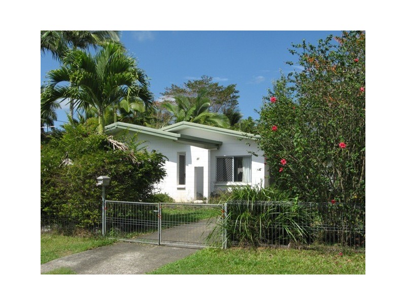 27 Dunbar Street, Mooroobool QLD 4870