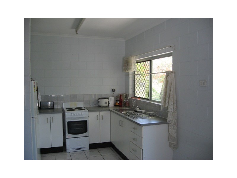 27 Dunbar Street, Mooroobool QLD 4870