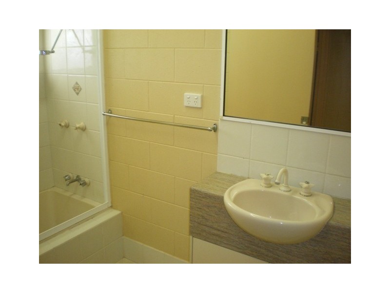 8 Bounty Close, Bentley Park QLD 4869