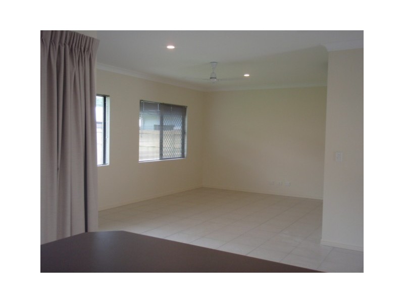 8 Taffles Street, Redlynch QLD 4870