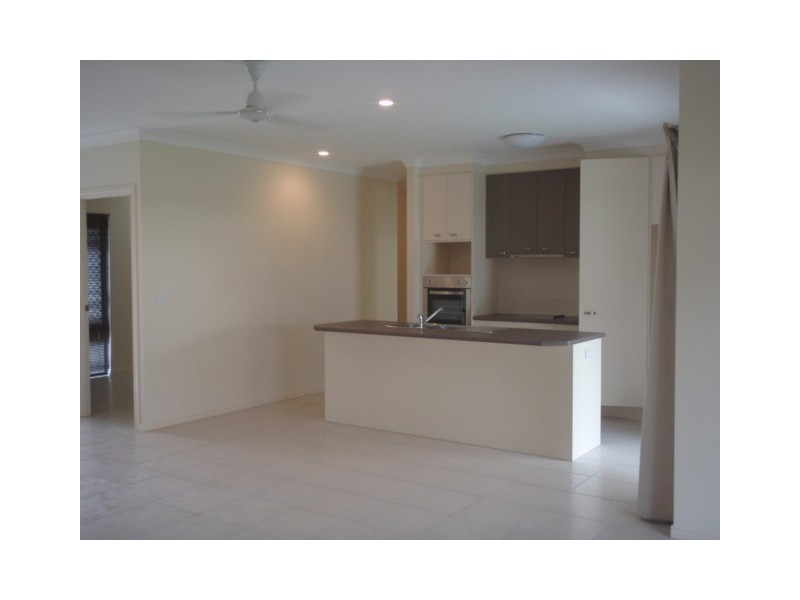 8 Taffles Street, Redlynch QLD 4870