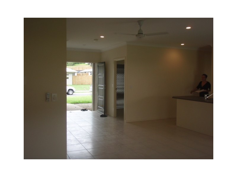 8 Taffles Street, Redlynch QLD 4870