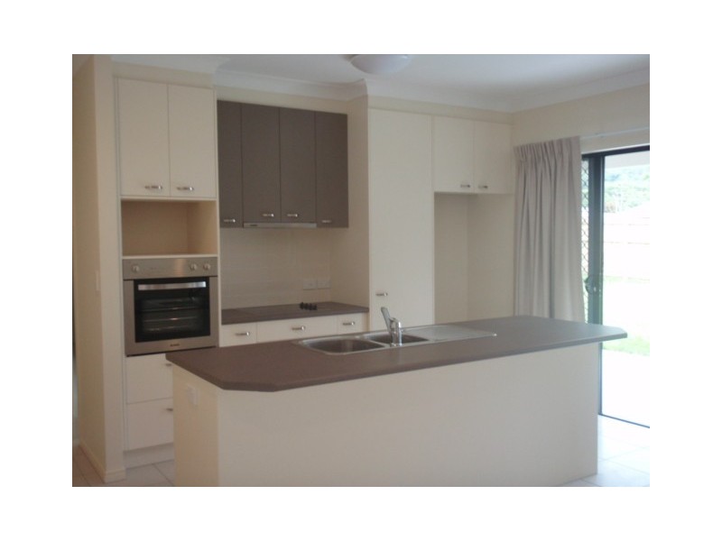 8 Taffles Street, Redlynch QLD 4870