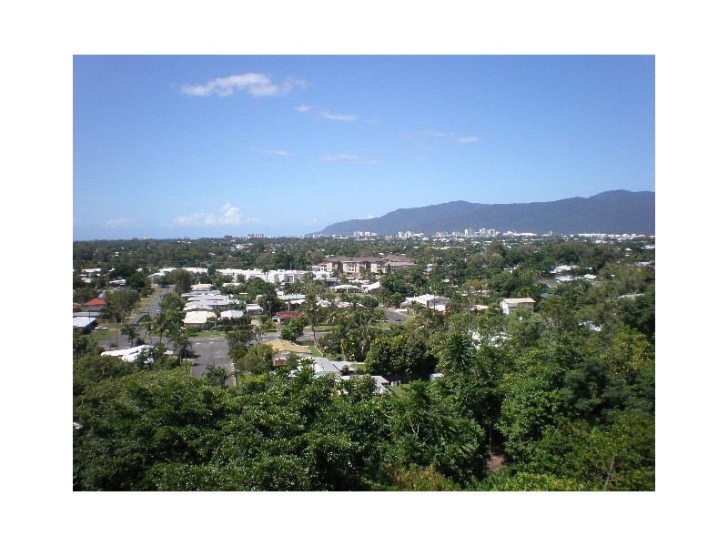 33/8 Munro Terrace, Mooroobool QLD 4870