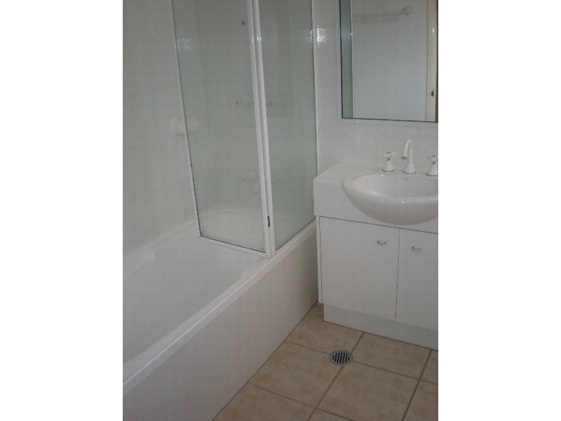 33/8 Munro Terrace, Mooroobool QLD 4870