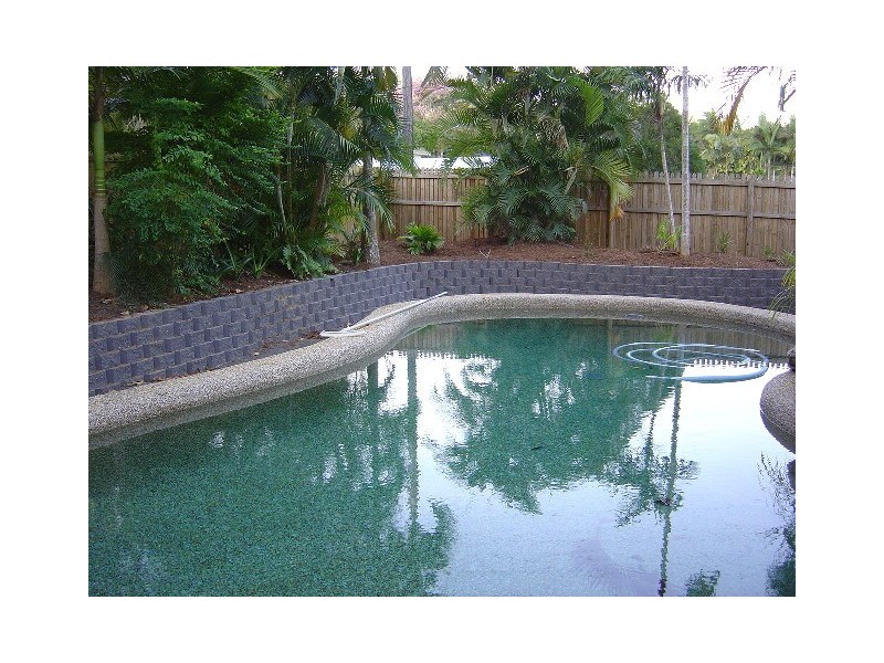 1 Fogarty Street, Whitfield QLD 4870