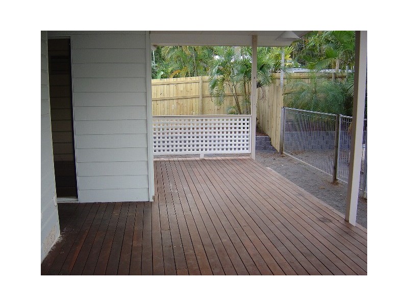 1 Fogarty Street, Whitfield QLD 4870