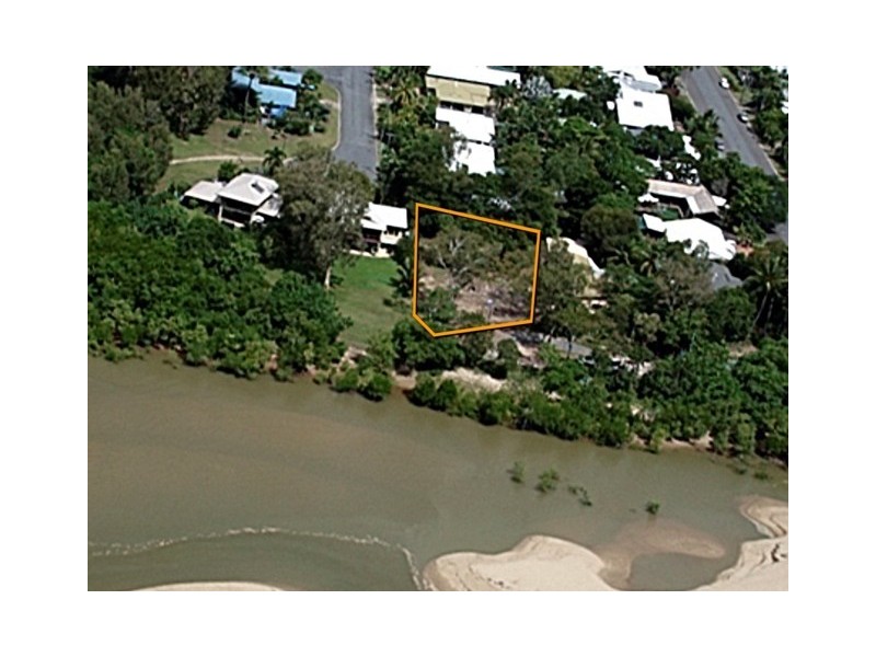 63 Willow Street, Holloways Beach QLD 4878