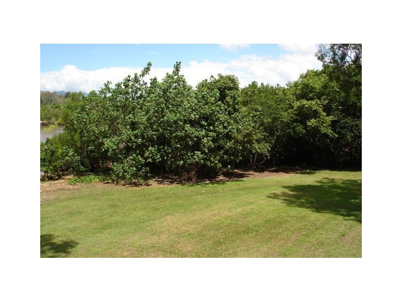63 Willow Street, Holloways Beach QLD 4878