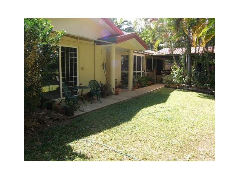 9 Granadilla Close, Holloways Beach QLD 4878