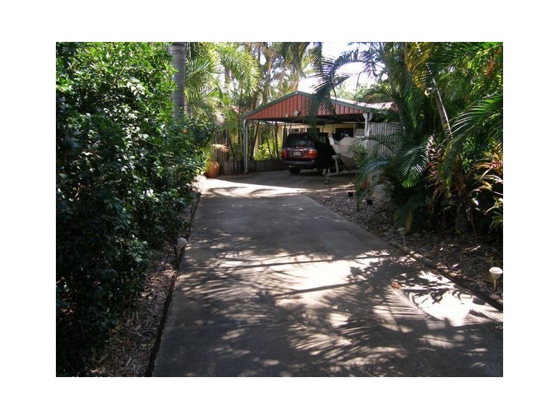 9 Granadilla Close, Holloways Beach QLD 4878