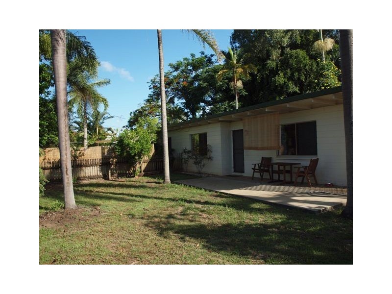 118 Wistaria Street, Holloways Beach QLD 4878