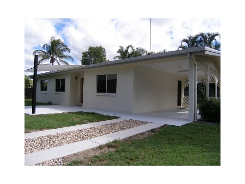 2 Mahogany Street, Holloways Beach QLD 4878