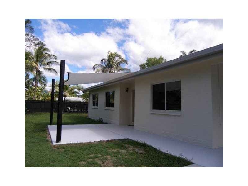 2 Mahogany Street, Holloways Beach QLD 4878