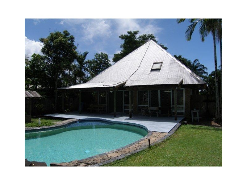 2 Saffron Close, Holloways Beach QLD 4878