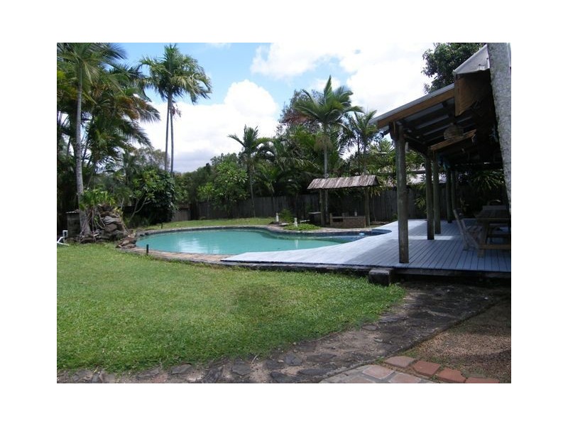 2 Saffron Close, Holloways Beach QLD 4878